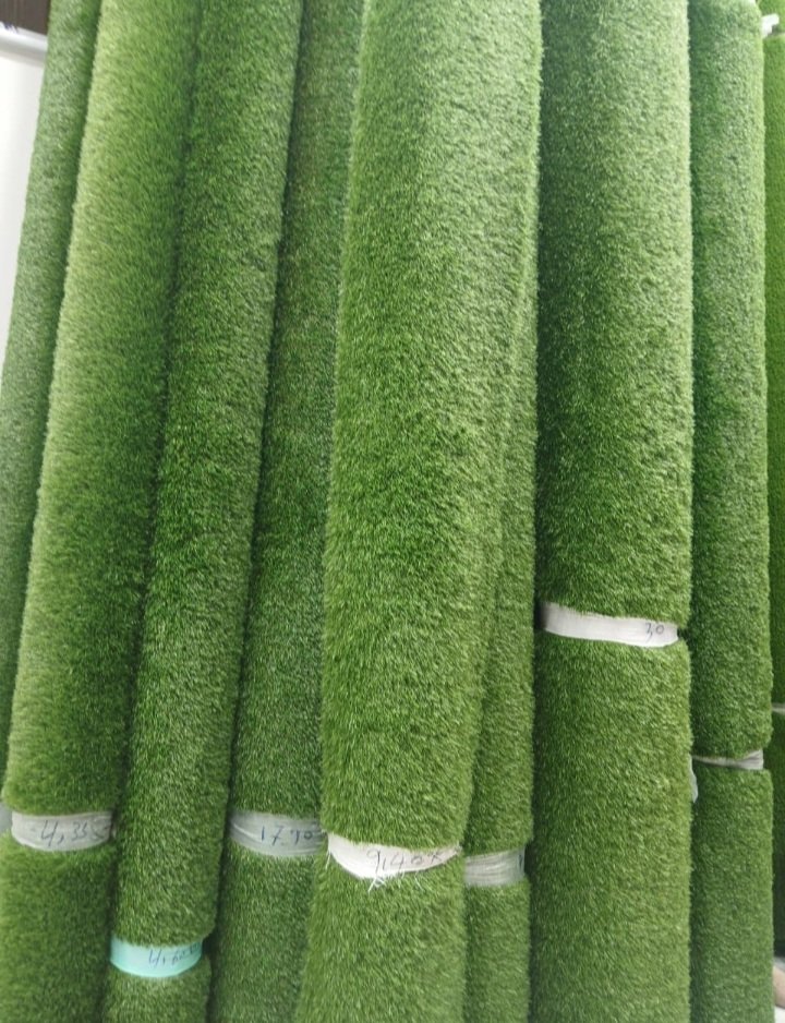 رولات عشب صناعي أخضر بكثافة عالية